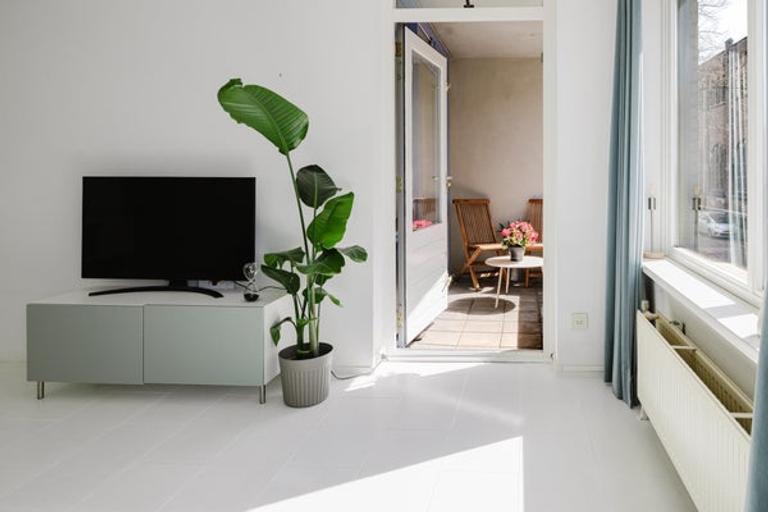 Furnished apartment with balcony in Kadijken - Image 8