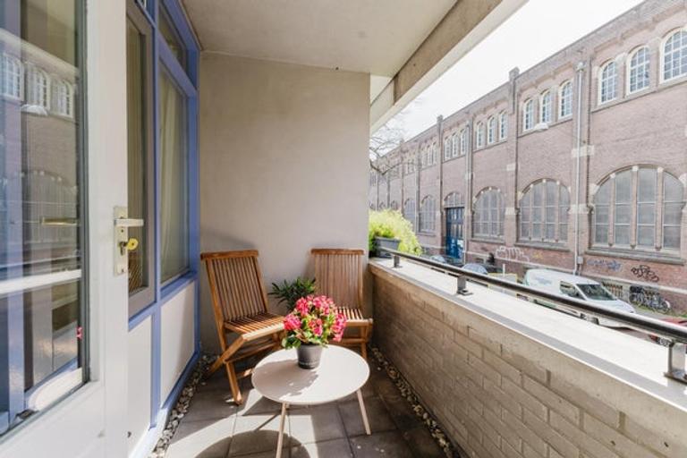 Furnished apartment with balcony in Kadijken - Image 9