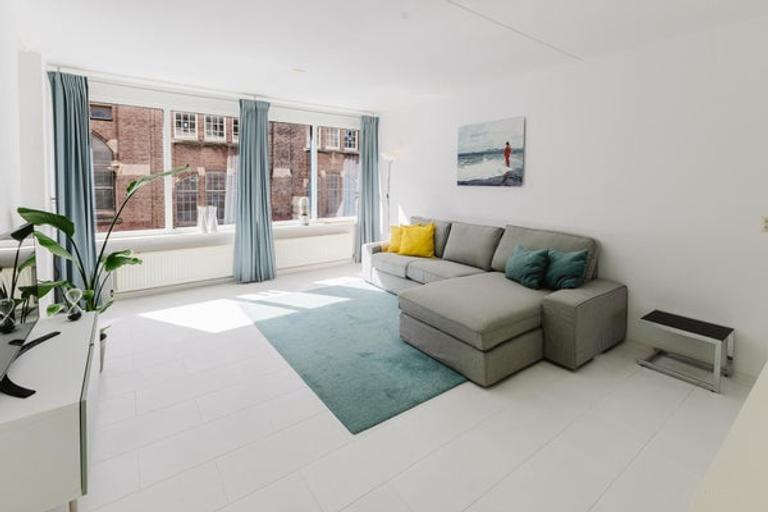 Furnished apartment with balcony in Kadijken - Image 5