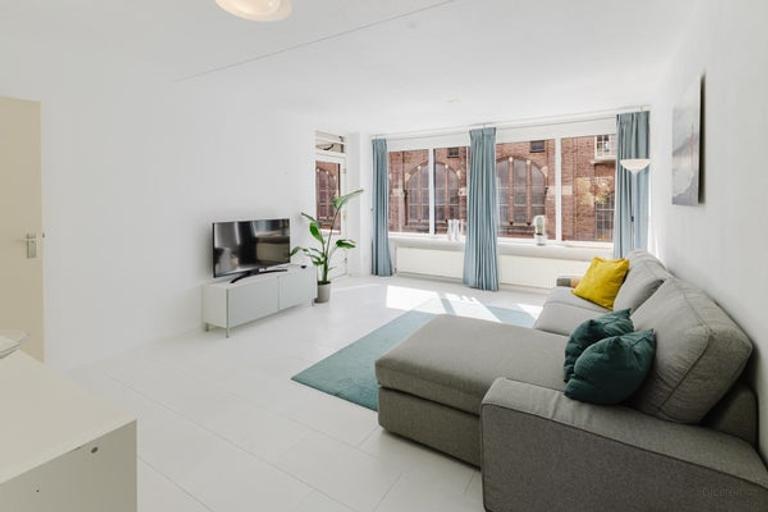 Furnished apartment with balcony in Kadijken - Image 6