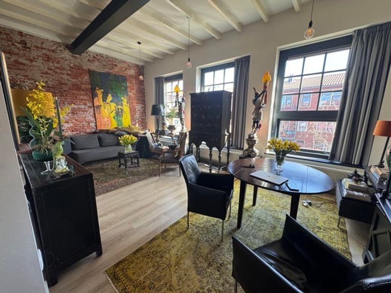 Lichte loft van 70 m² in oud schoolgebouw - Afbeelding 1