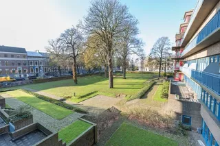 Gemeubileerd 108m² appartement met balkon in Willemspark
