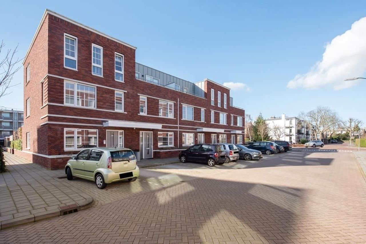 Bright townhouse (142m²) in Leidschendam - Image 1