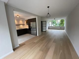 Renovated family home with 5 bedrooms and garage - Image 5