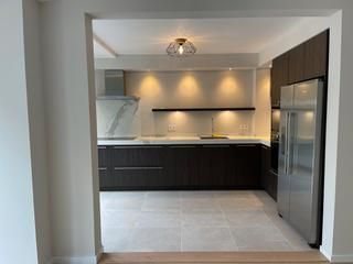 Renovated family home with 5 bedrooms and garage - Image 4