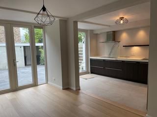 Renovated family home with 5 bedrooms and garage - Image 3