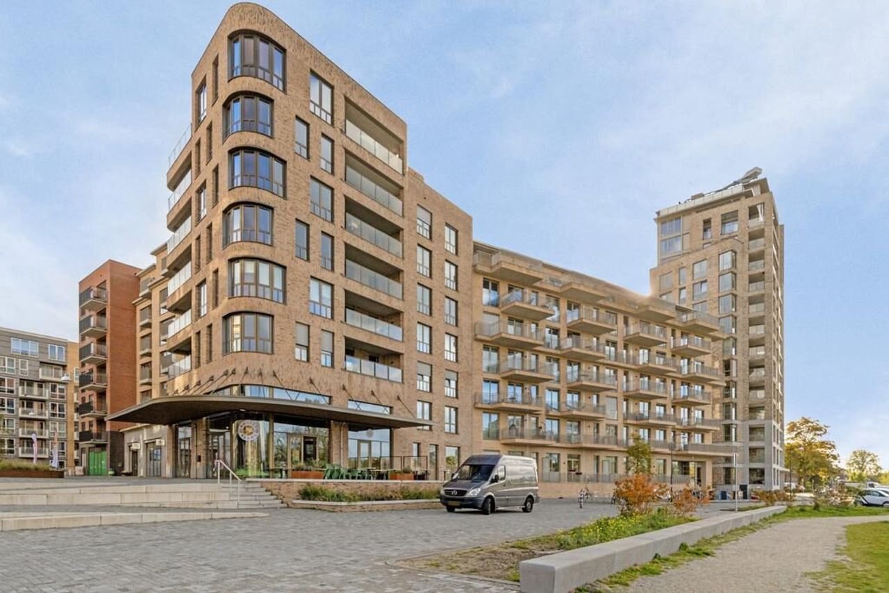 Energy-efficient 135 m² apartment with balcony in Diemen - Image 1