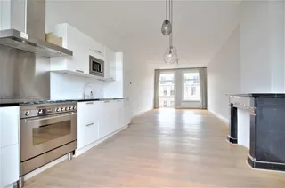Licht 80m² appartement met twee balkons in Landlust