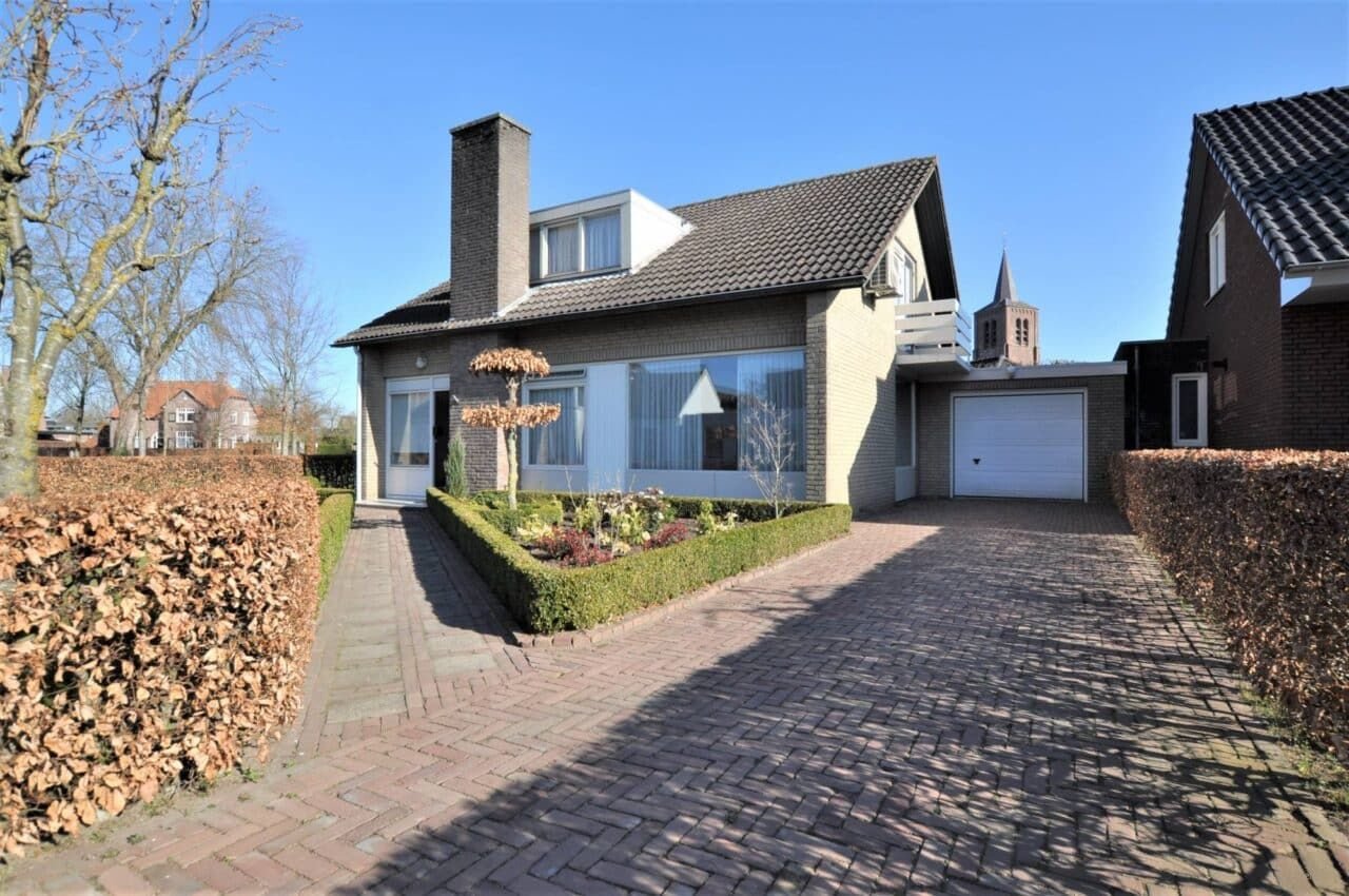 Detached house in Hoogeloon with garden and garage - Image 1