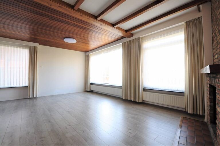 Detached house in Hoogeloon with garden and garage - Image 4