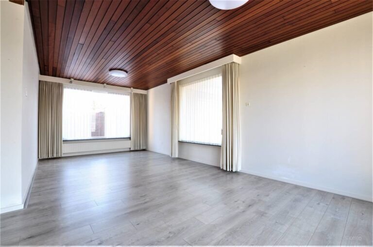 Detached house in Hoogeloon with garden and garage - Image 5