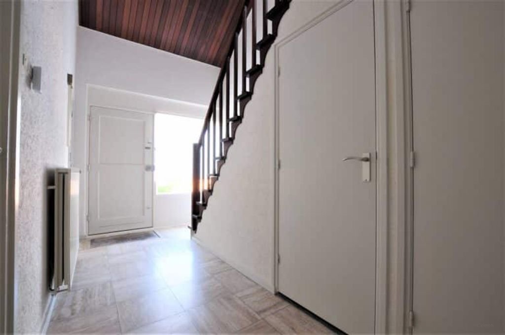 Detached house in Hoogeloon with garden and garage - Image 2