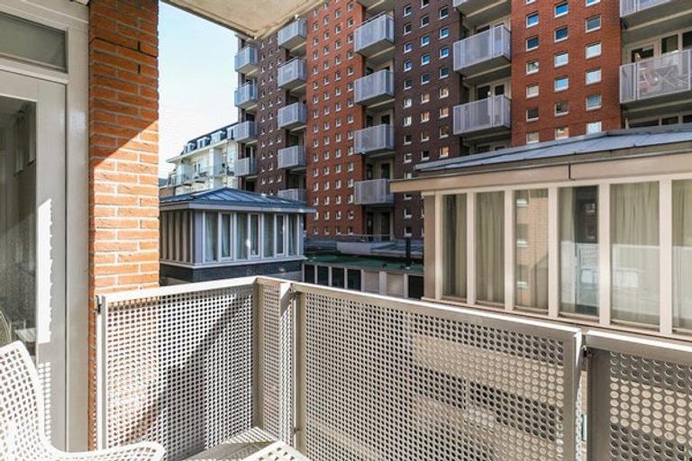 95 m² with canal-side terrace - Image 19