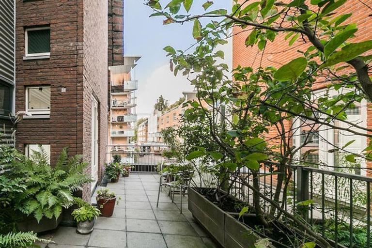 95 m² with canal-side terrace - Image 9