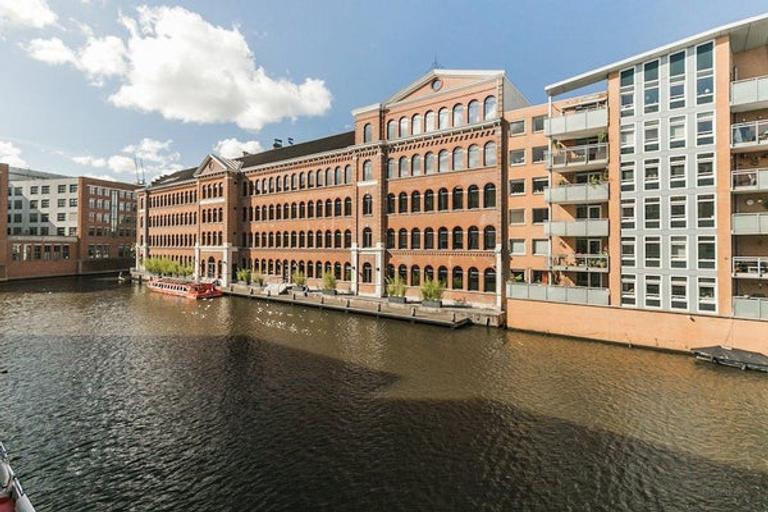 95 m² with canal-side terrace - Image 1