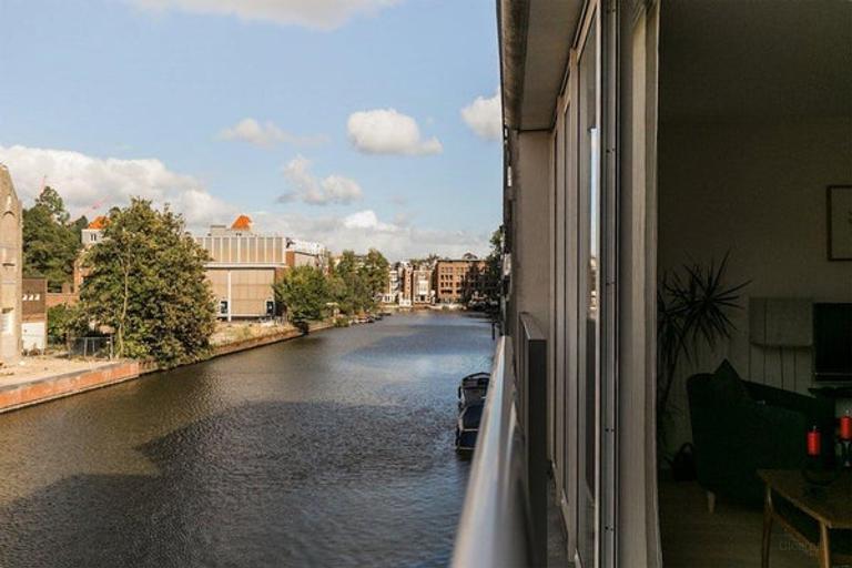 95 m² with canal-side terrace - Image 10