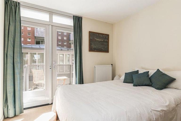 95 m² with canal-side terrace - Image 17