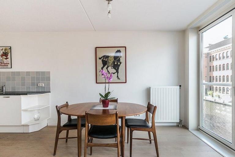 95 m² with canal-side terrace - Image 11
