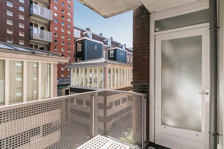 95 m² with canal-side terrace - Image 20