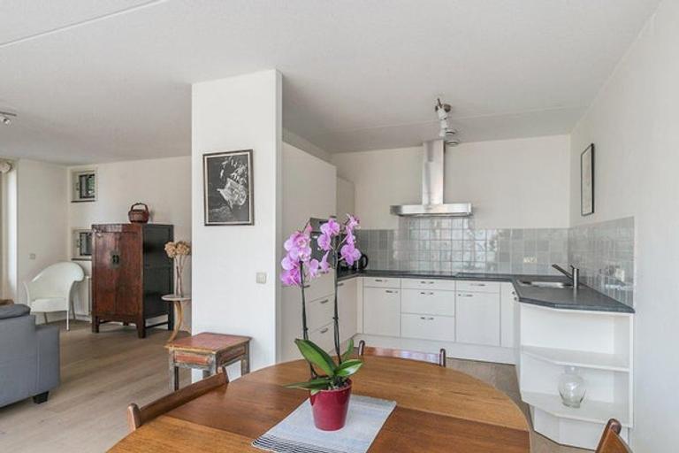 95 m² with canal-side terrace - Image 12