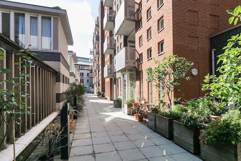 95 m² with canal-side terrace - Image 25