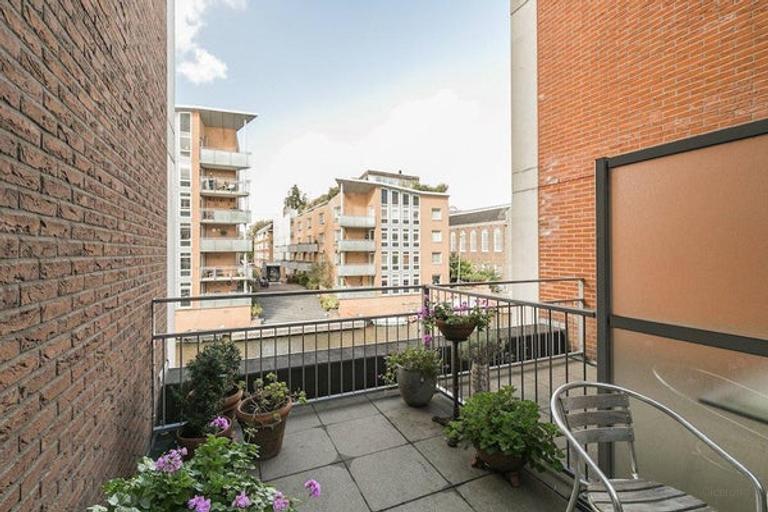 95 m² with canal-side terrace - Image 7