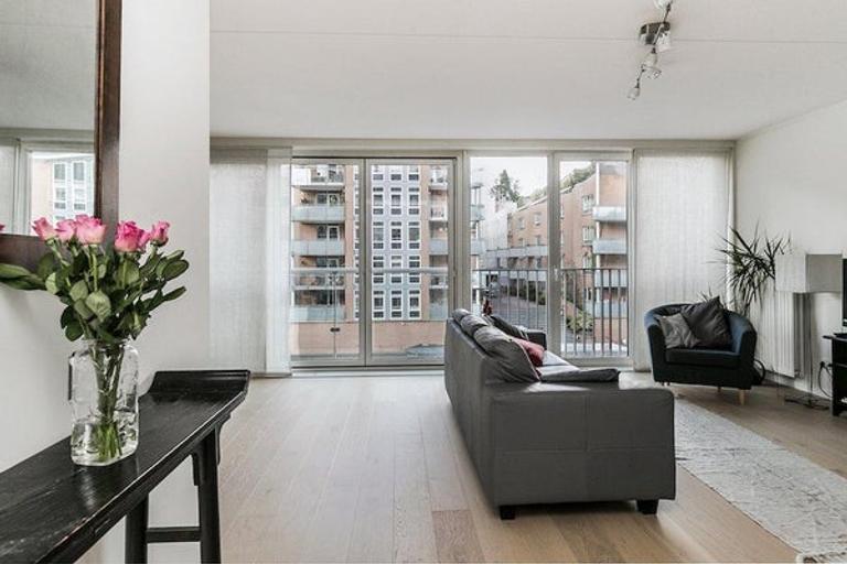 95 m² with canal-side terrace - Image 3