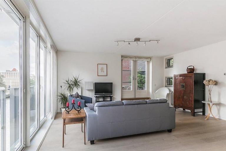 95 m² with canal-side terrace - Image 6