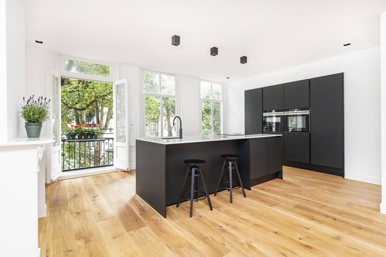 Gerenoveerd dubbel bovenhuis van 143 m² in De Pijp - Afbeelding 1