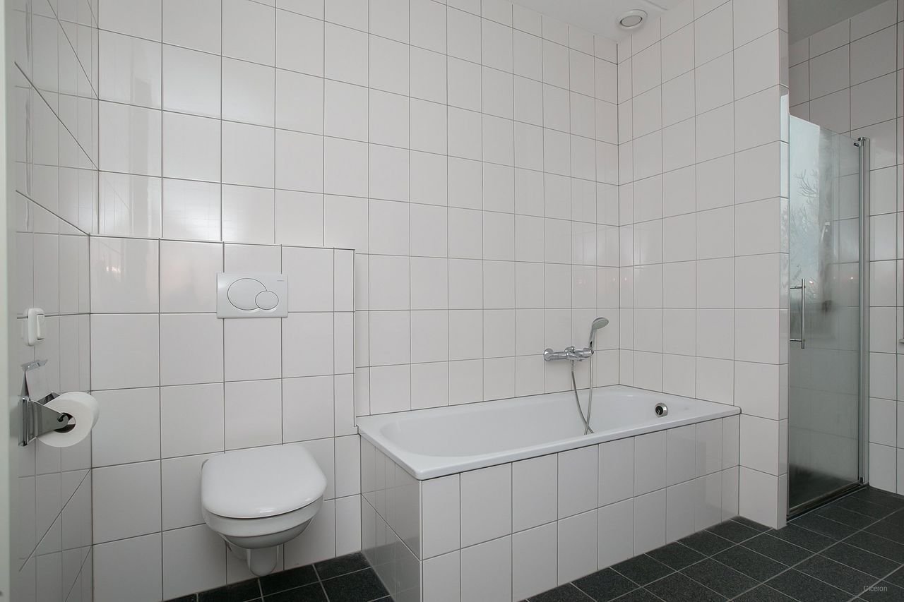 107 m² Apartment with West-Facing Balcony - Image 16