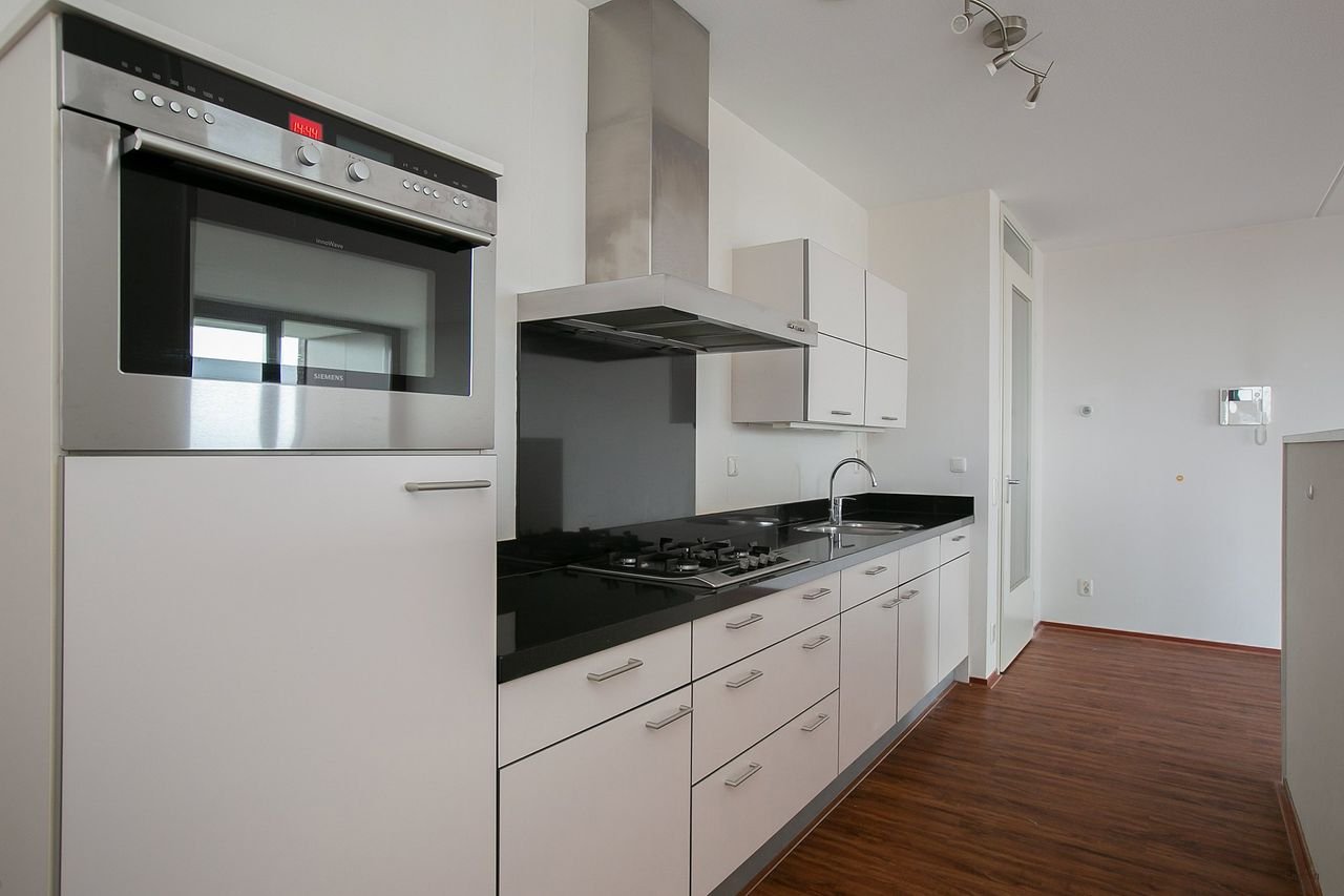 107 m² Apartment with West-Facing Balcony - Image 10