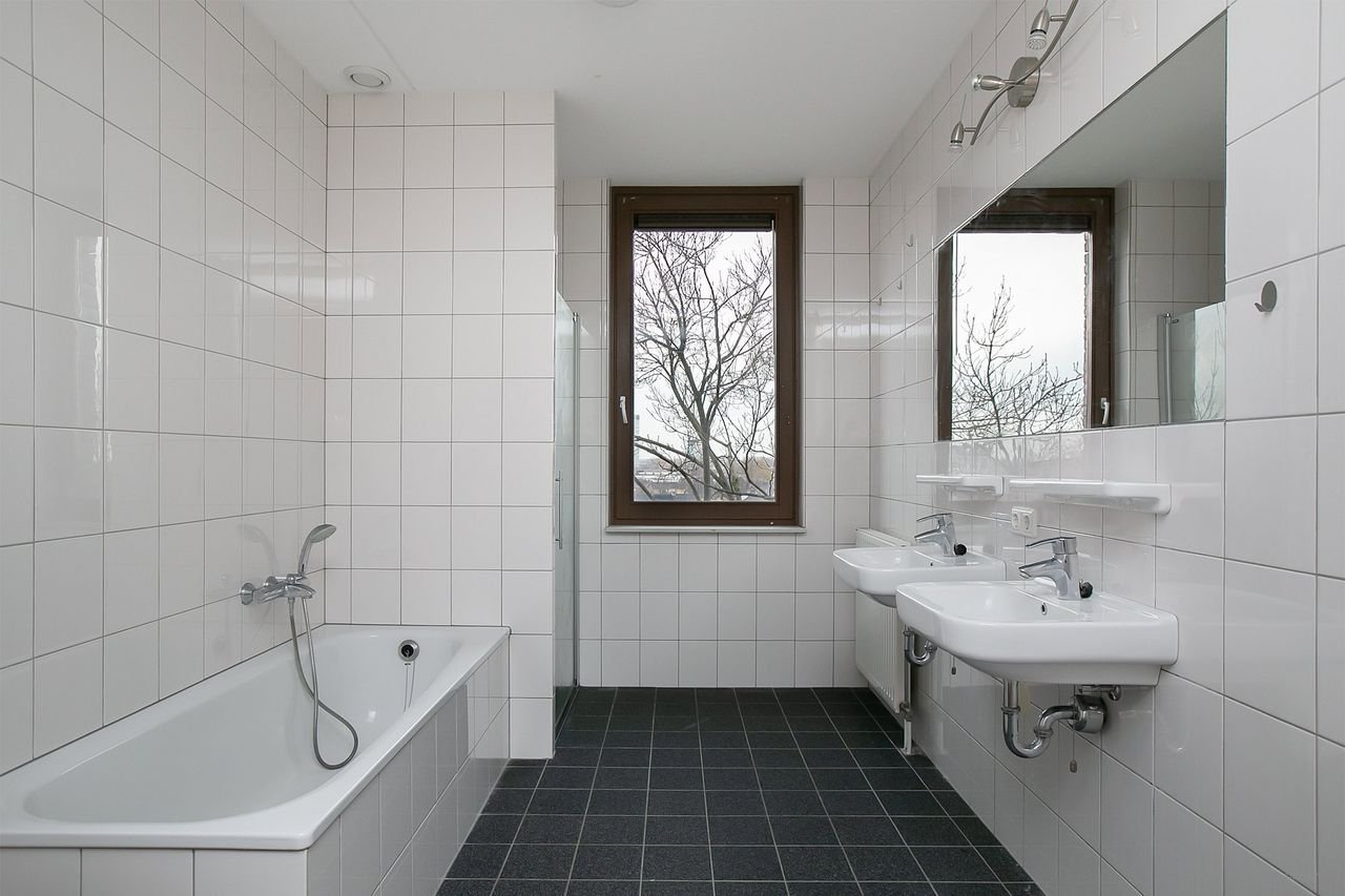 107 m² Apartment with West-Facing Balcony - Image 14