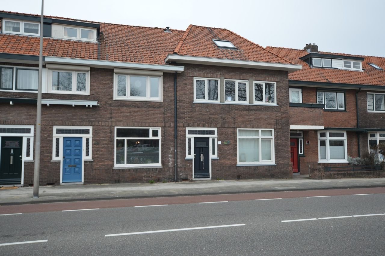 Kamer met aparte slaapkamer aan de stadsgracht in Zwolle - Afbeelding 1