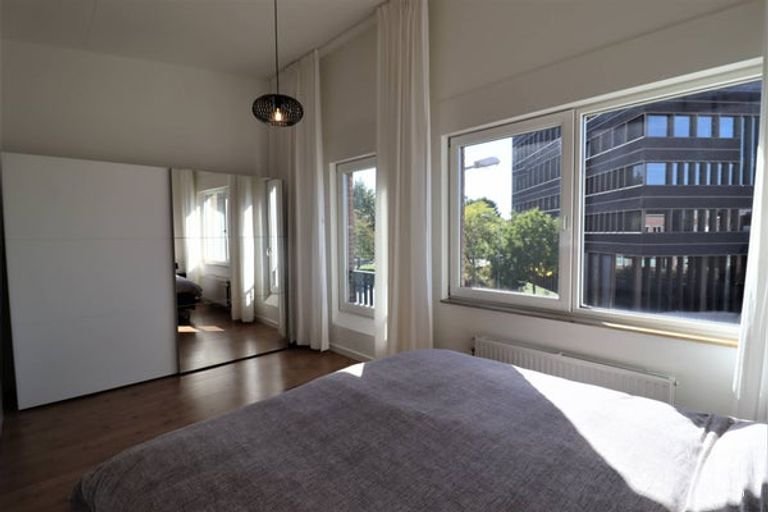 Licht gemeubileerd appartement met dakterras en parking - Afbeelding 9