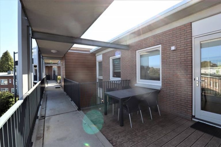 Licht gemeubileerd appartement met dakterras en parking - Afbeelding 12