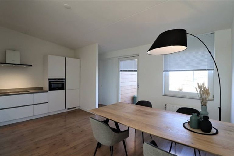 Licht gemeubileerd appartement met dakterras en parking - Afbeelding 4