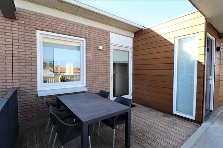 Licht gemeubileerd appartement met dakterras en parking - Afbeelding 1