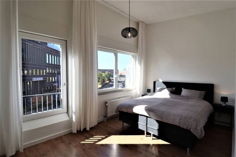 Licht gemeubileerd appartement met dakterras en parking - Afbeelding 8