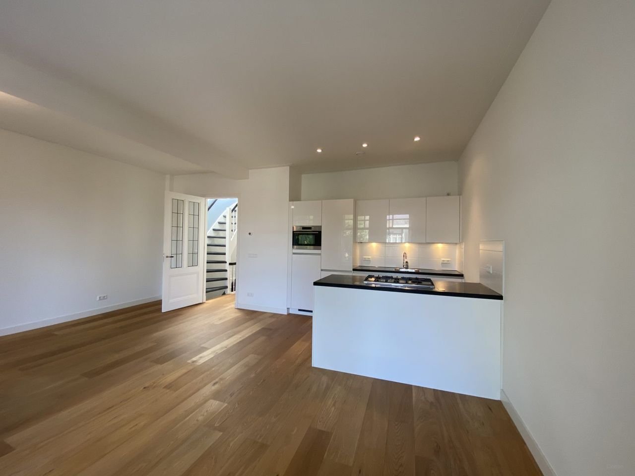 2-bedroom apartment with roof terrace - Image 8