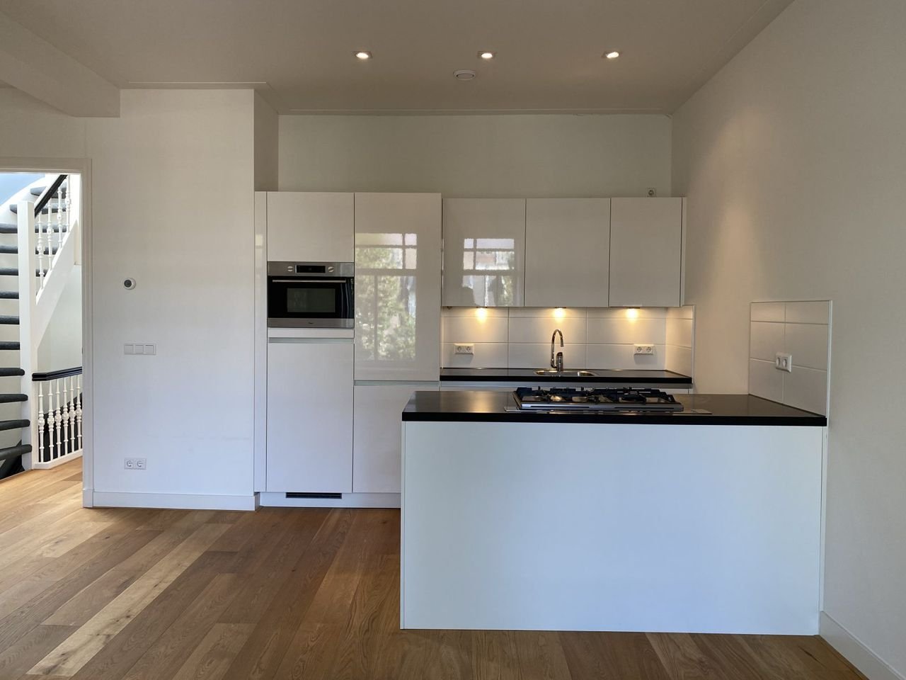 2-bedroom apartment with roof terrace - Image 9