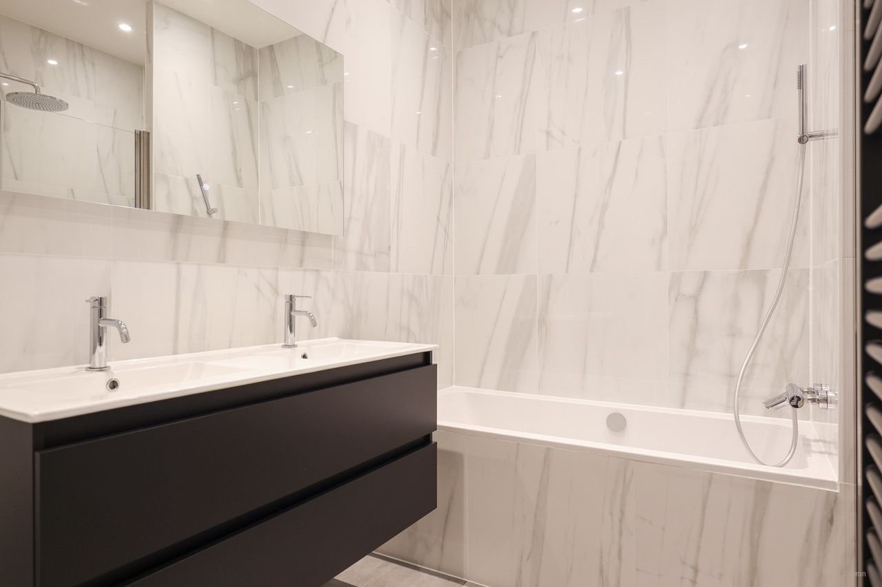 Opposite Oosterpark: 2-bedroom apartment - Image 13