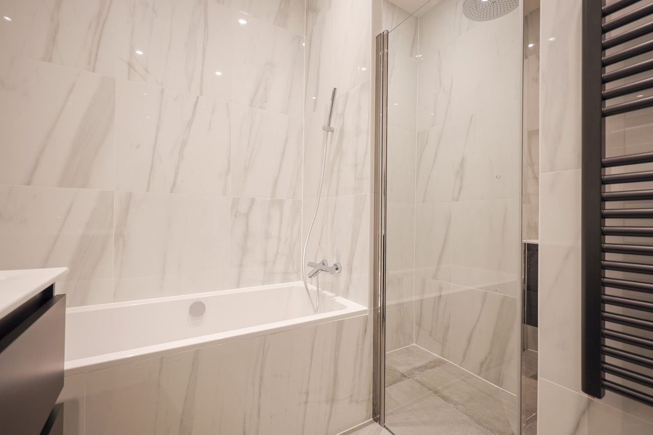 Opposite Oosterpark: 2-bedroom apartment - Image 14