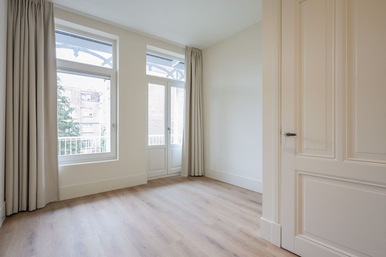 Opposite Oosterpark: 2-bedroom apartment - Image 9