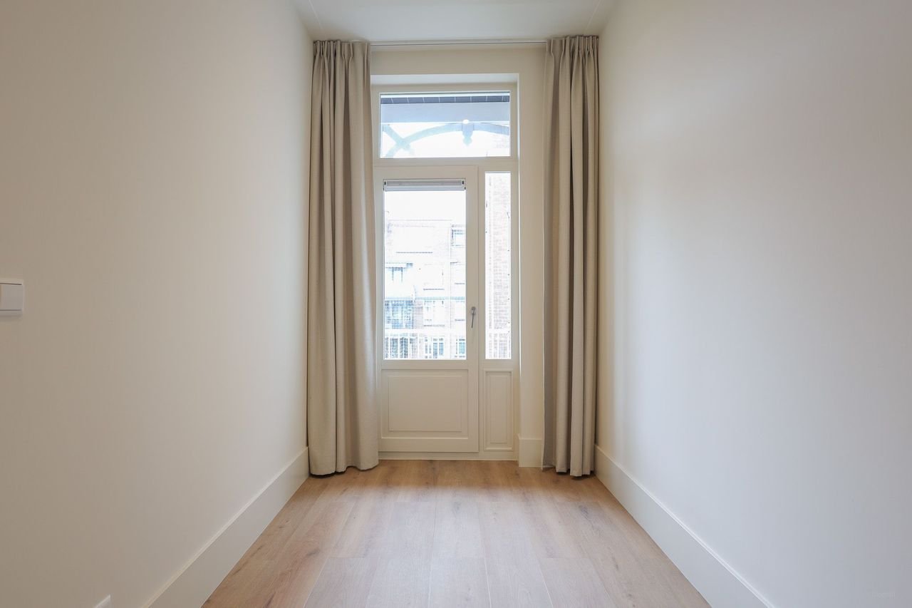 Opposite Oosterpark: 2-bedroom apartment - Image 11