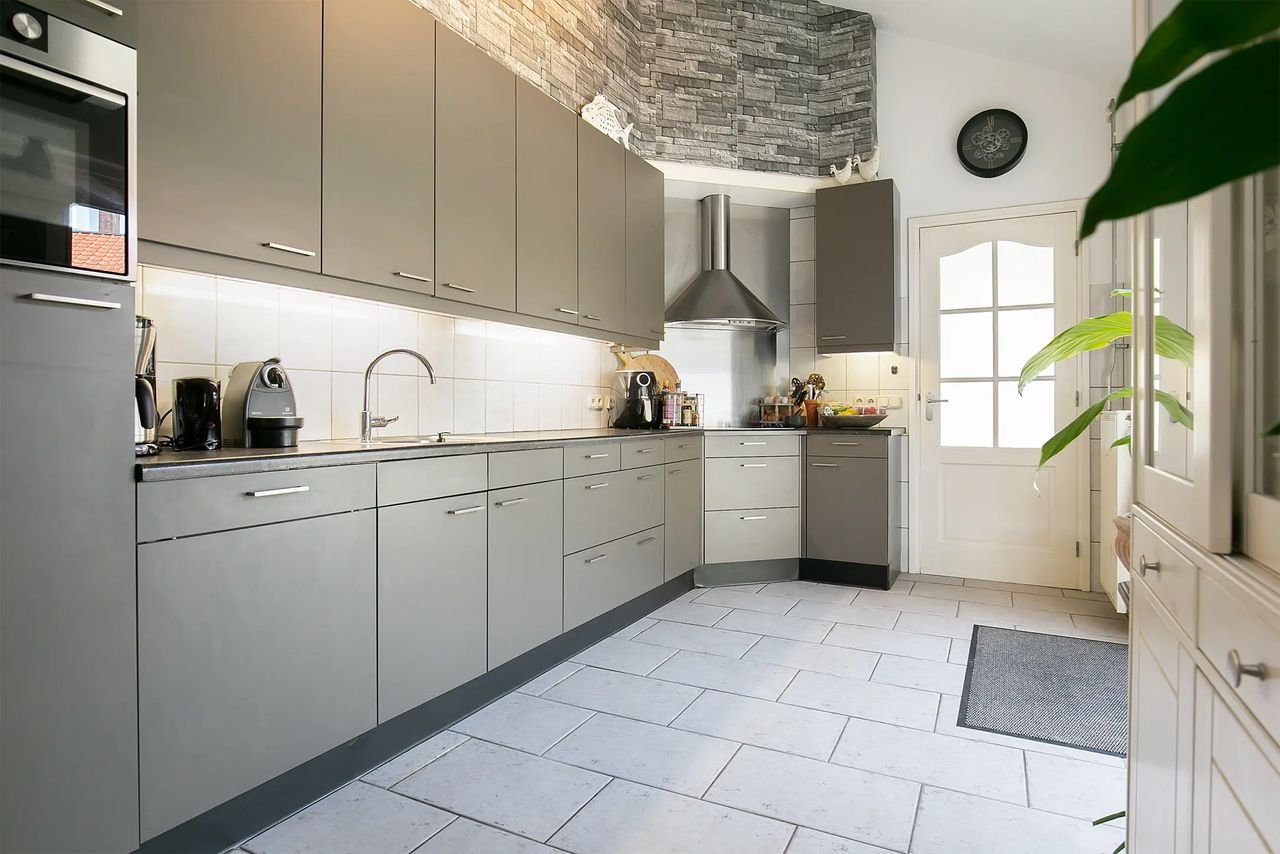 1930s House with Garage in Tilburg - Image 7