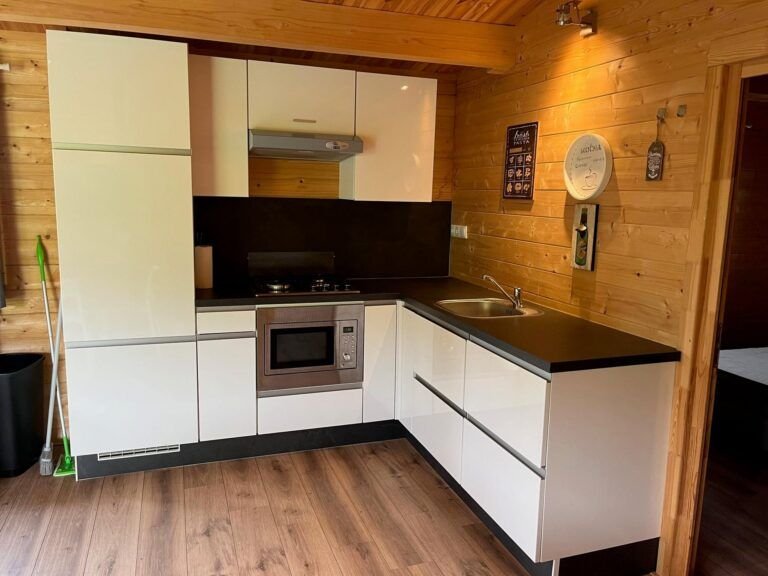 Furnished 2-bedroom chalet - Image 8