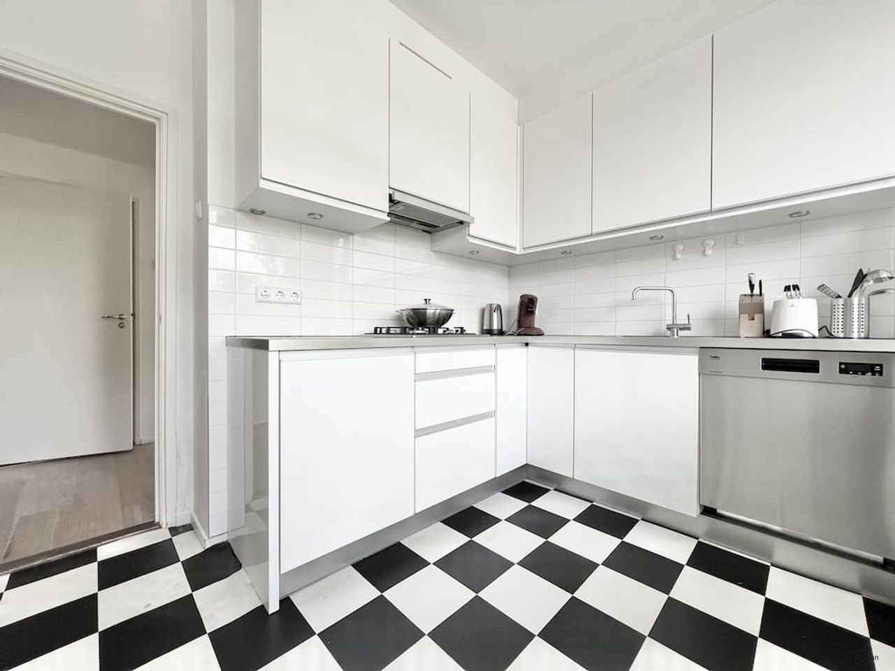 3-bedroom apartment with 2 balconies - Image 12