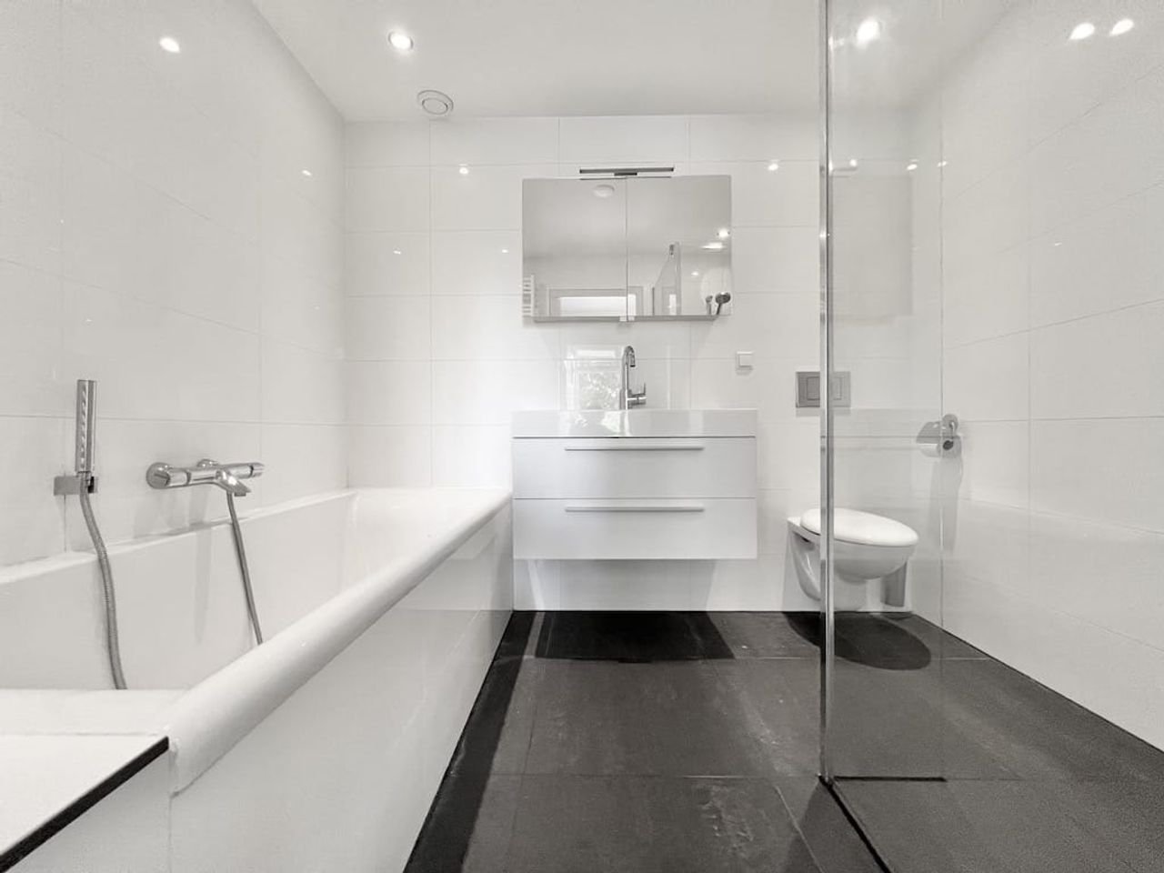 3-bedroom apartment with 2 balconies - Image 10