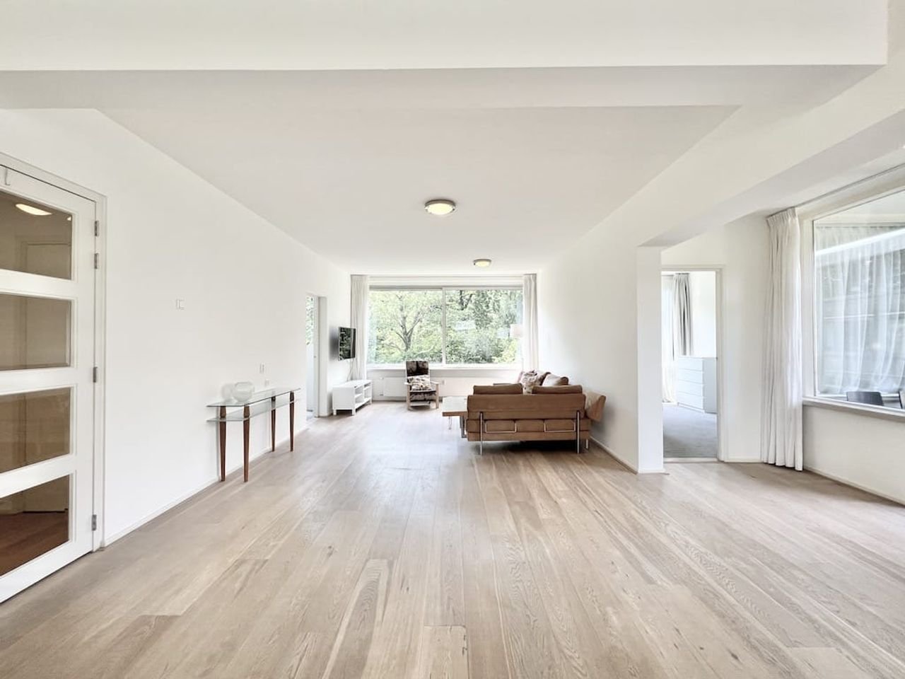 3-bedroom apartment with 2 balconies - Image 2