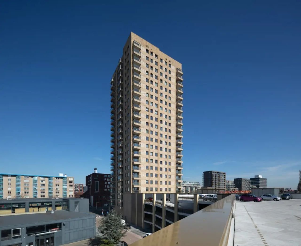 80 m² appartement met balkon op 9e etage - Afbeelding 1